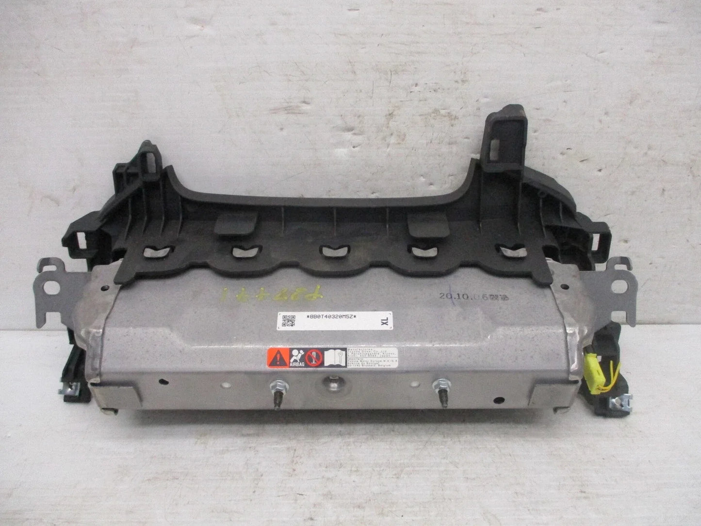 2018-2022 toyota c-hr driver knee airbag