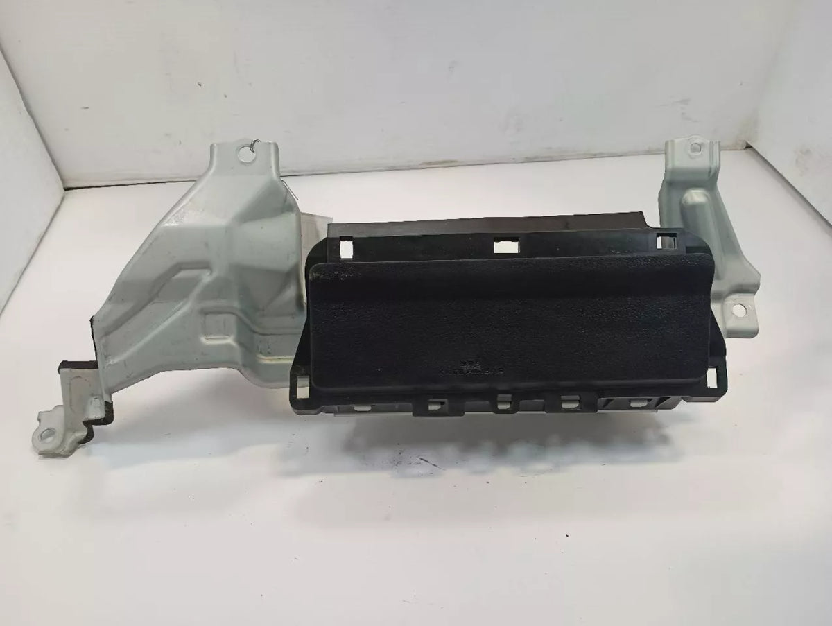 Toyota_4runner_2014-2024_Driver_Knee_Airbag